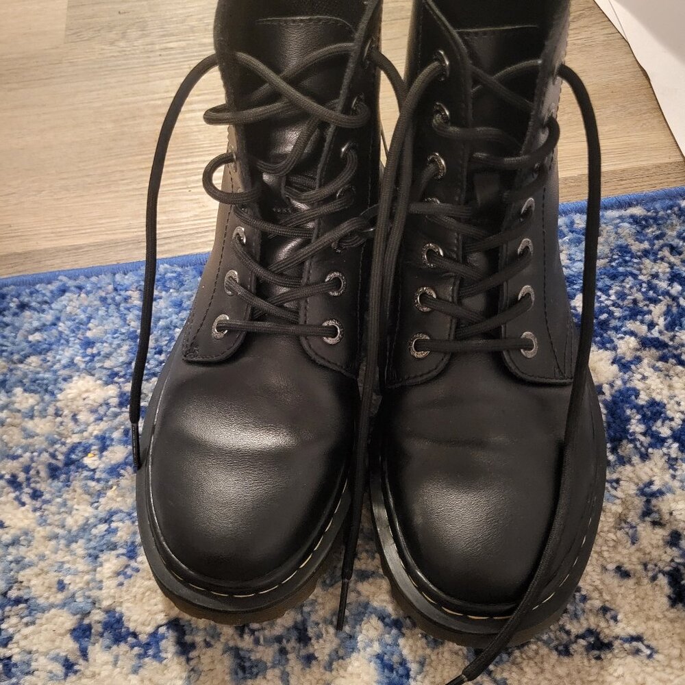 Dr. Martin luana us8L